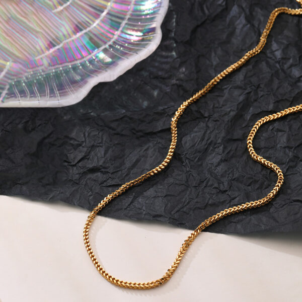 Titanium Steel French Retro Cuban Link Chain Versatile - Image 4